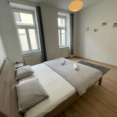Cozy 8-Person Home In Vienna Located At Haberlgasse 82 N1 Kültér fotó