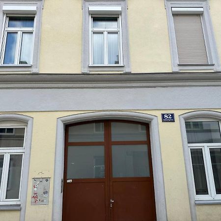 Cozy 8-Person Home In Vienna Located At Haberlgasse 82 N1 Kültér fotó