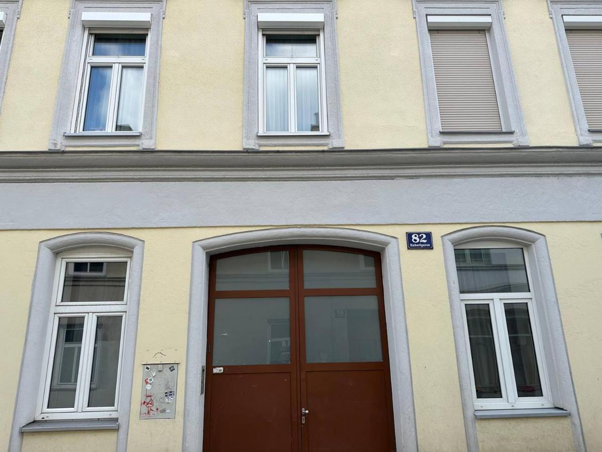 Cozy 8-Person Home In Vienna Located At Haberlgasse 82 N1 Kültér fotó